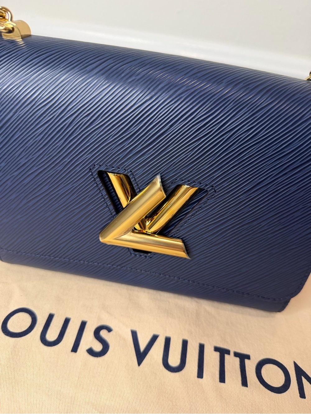 Louis Vuitton Navy Leather Twist MM Shoulder Bag with Gold Chain - Picture 6 of 12